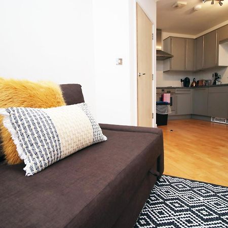 Centrally Located Spacious 2Br | Cohost Partners Cardiff Extérieur photo