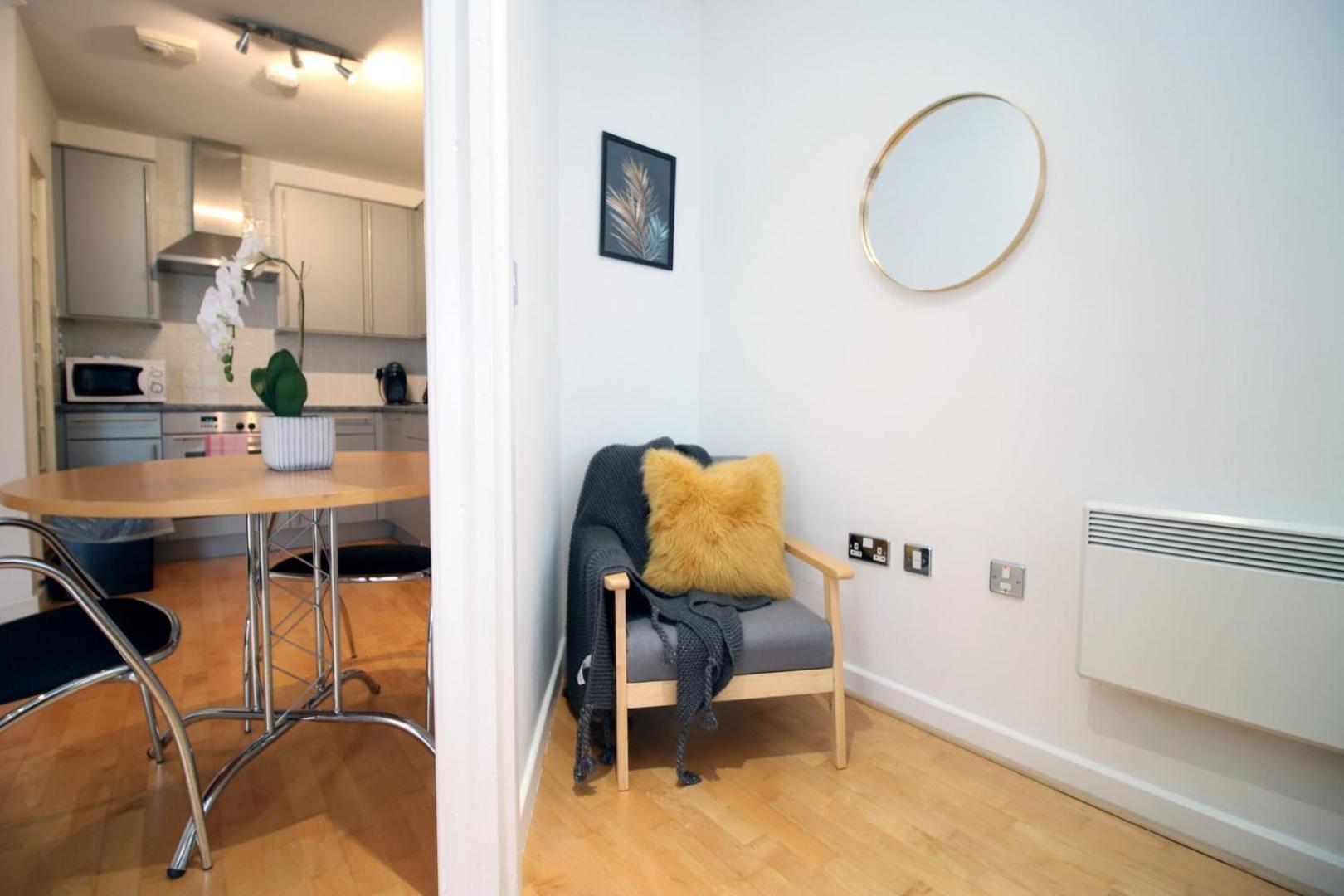 Centrally Located Spacious 2Br | Cohost Partners Cardiff Extérieur photo