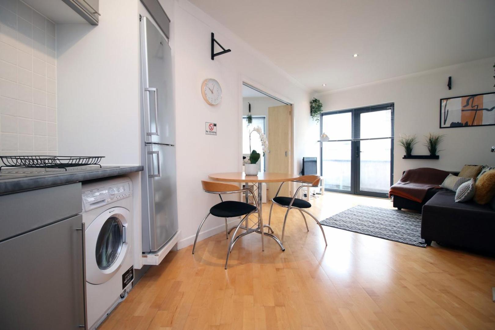 Centrally Located Spacious 2Br | Cohost Partners Cardiff Extérieur photo