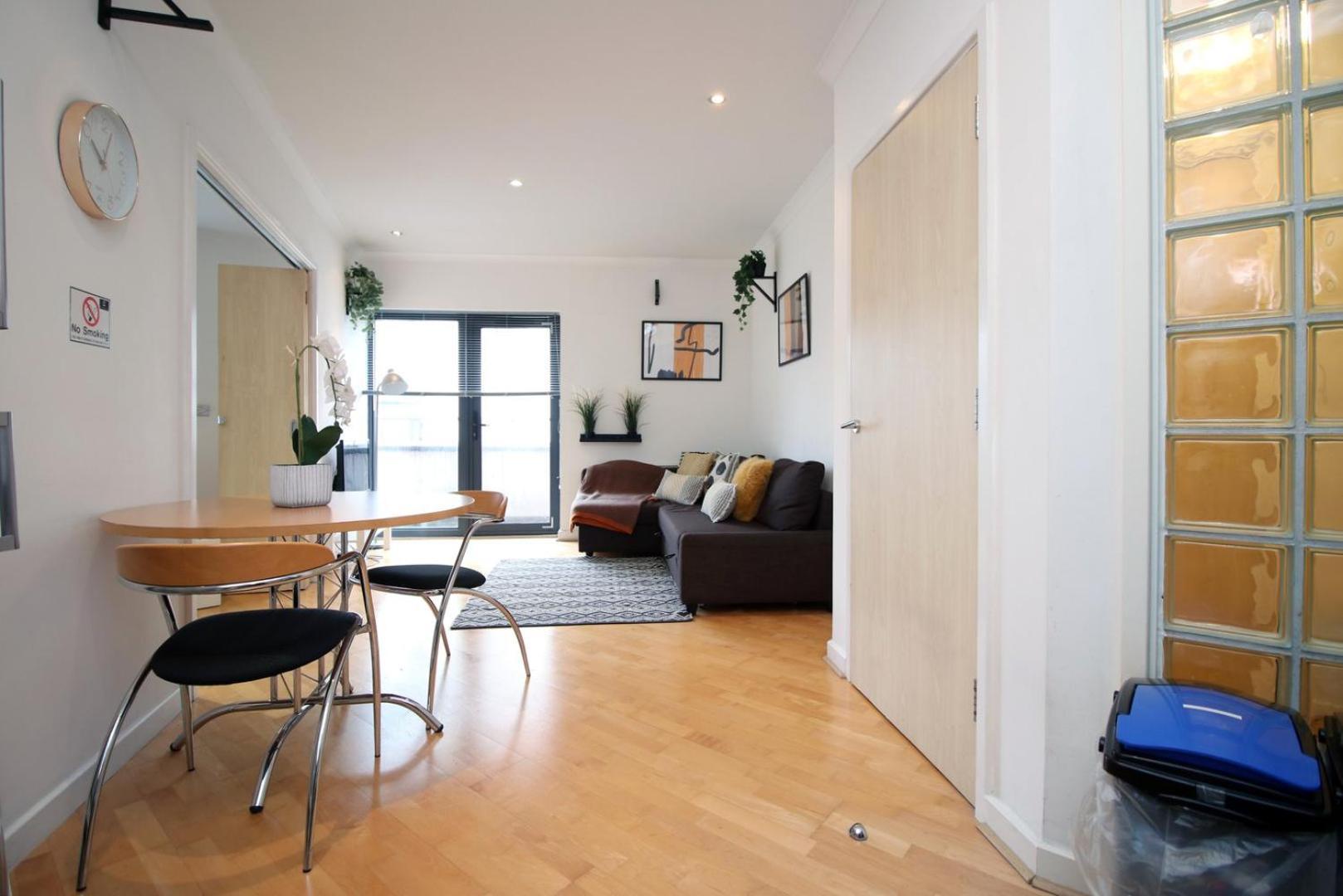 Centrally Located Spacious 2Br | Cohost Partners Cardiff Extérieur photo