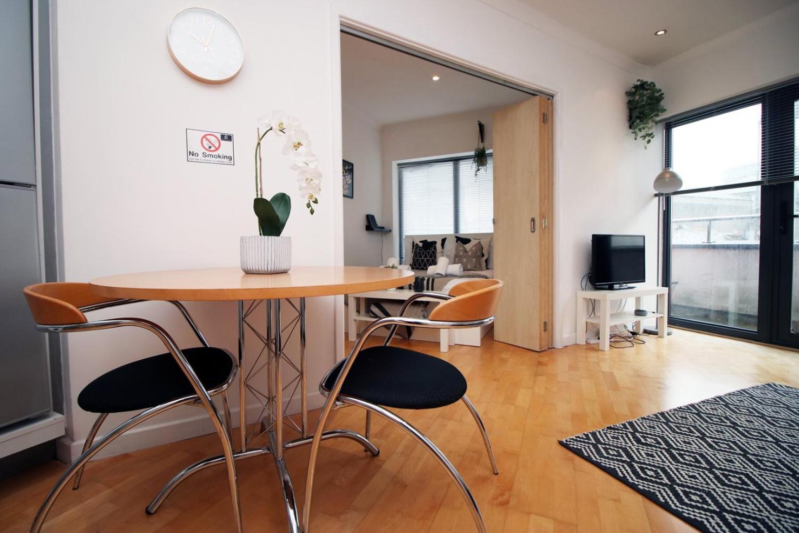 Centrally Located Spacious 2Br | Cohost Partners Cardiff Extérieur photo