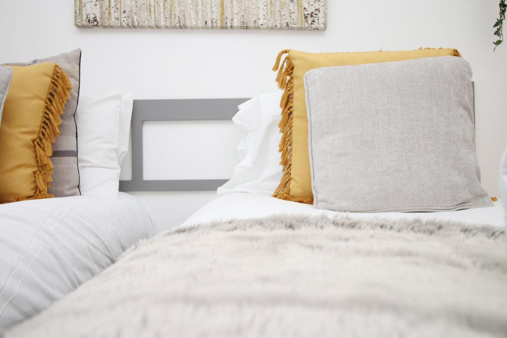 Centrally Located Spacious 2Br | Cohost Partners Cardiff Extérieur photo