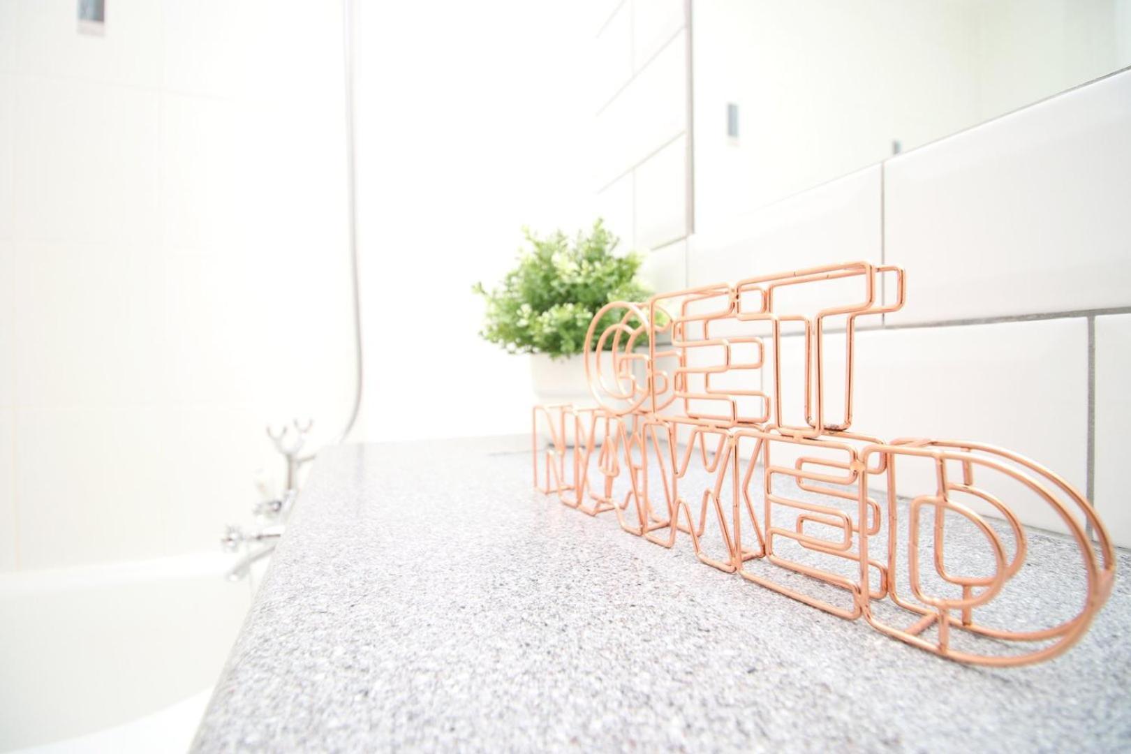 Centrally Located Spacious 2Br | Cohost Partners Cardiff Extérieur photo