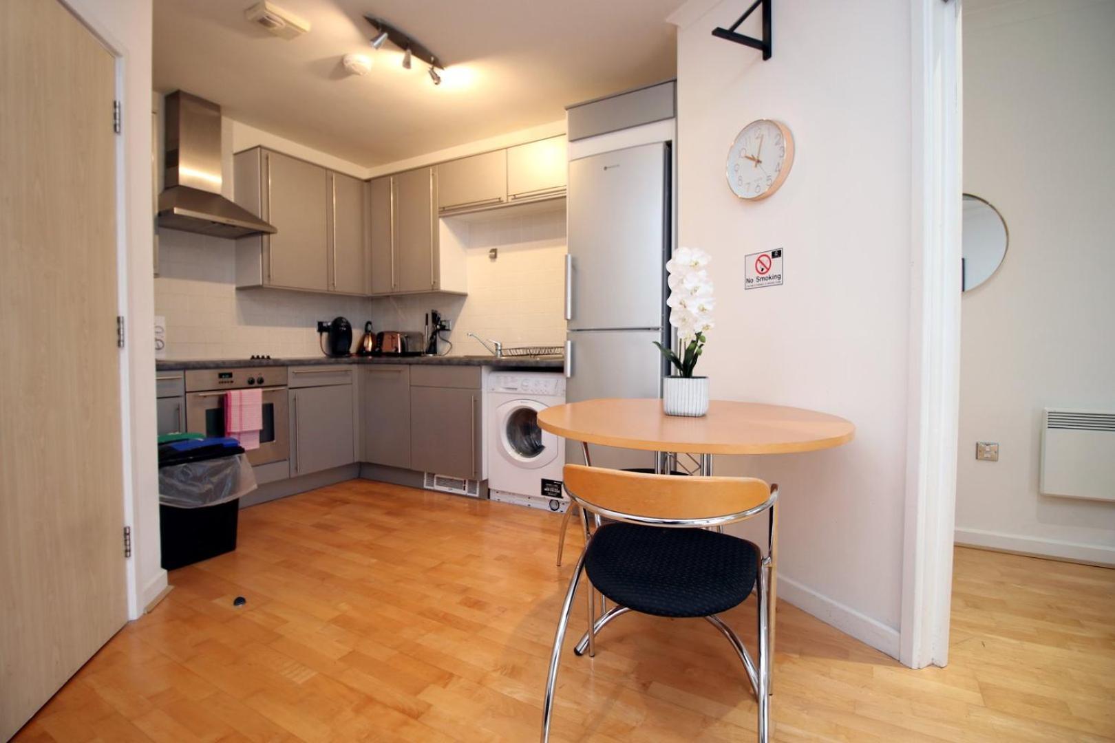 Centrally Located Spacious 2Br | Cohost Partners Cardiff Extérieur photo