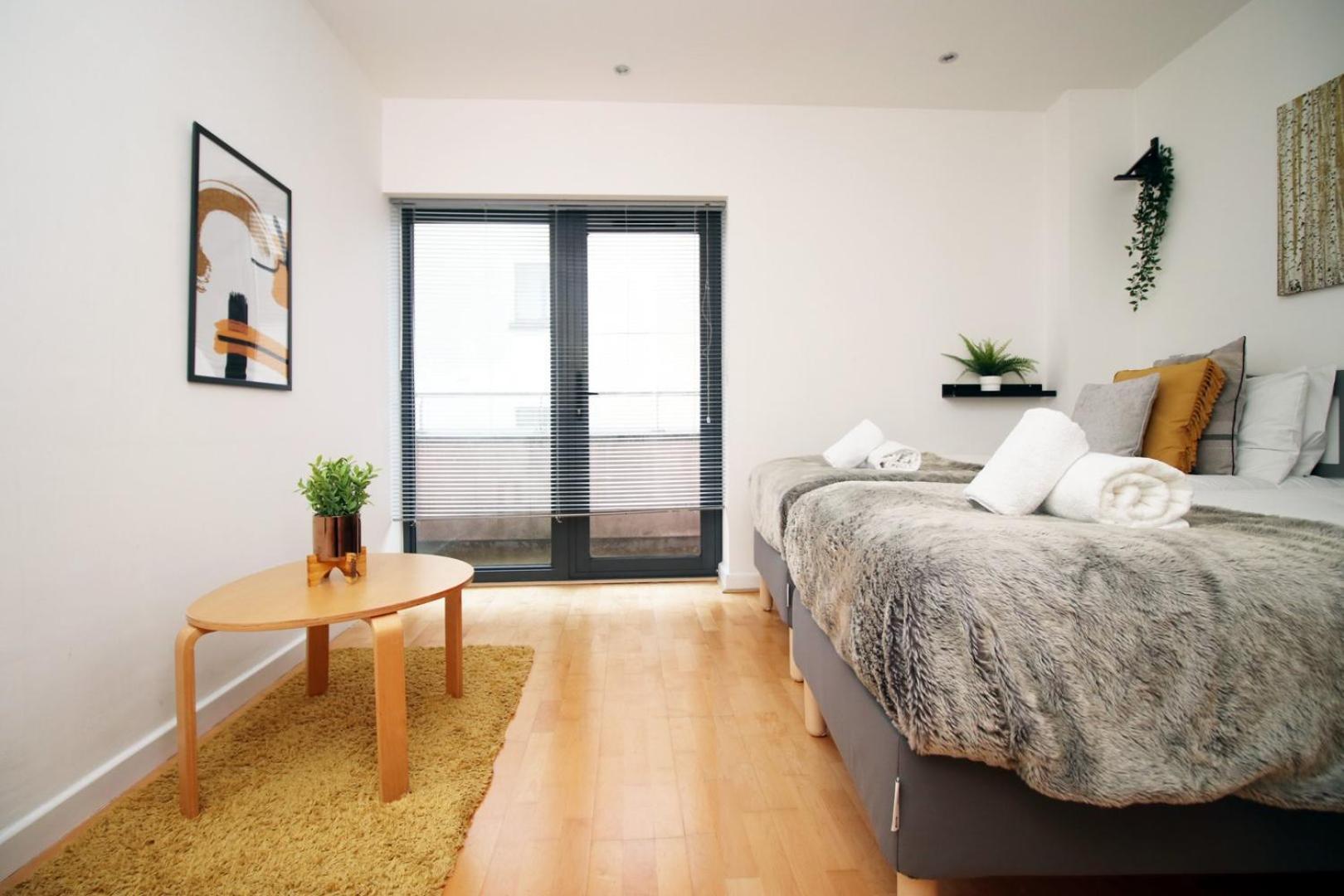 Centrally Located Spacious 2Br | Cohost Partners Cardiff Extérieur photo
